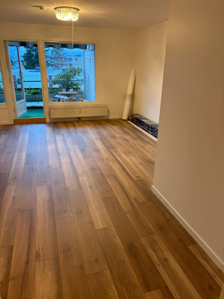 Maling innvendig og utvendig av fasade med grundig forarbeid