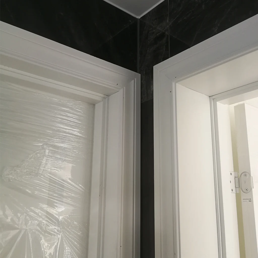 Montering av listverk med presis finish og rene skjøter