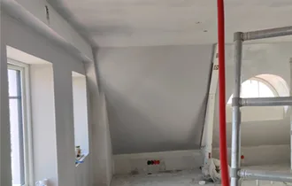 Sparkling og helsparkling av vegger for jevne flater før maling